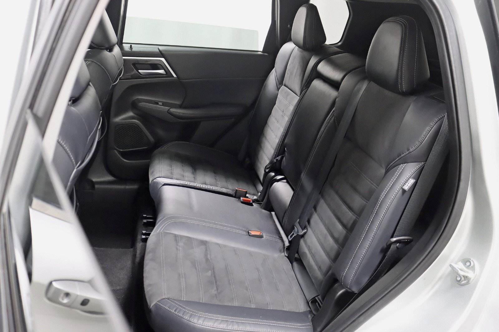 Used 2022 Mitsubishi Outlander SE image 24