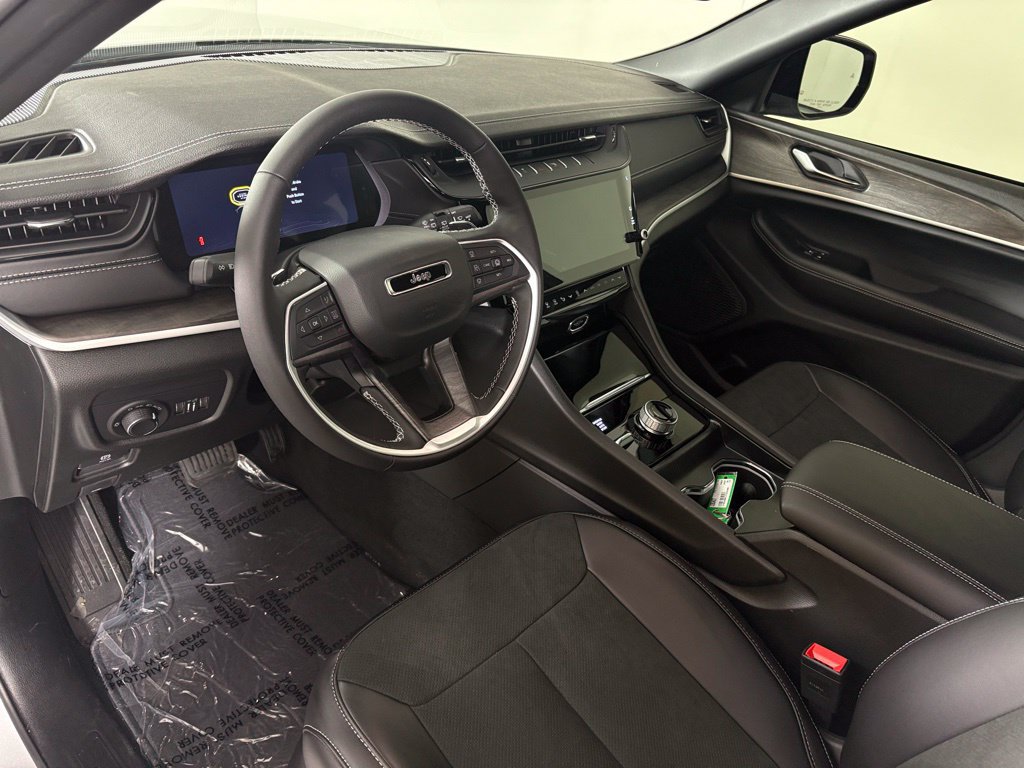 New 2026 Jeep Grand Cherokee Altitude AWD/4WD image 17