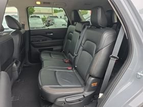 Used 2024 Nissan Pathfinder SL AWD/4WD image 9