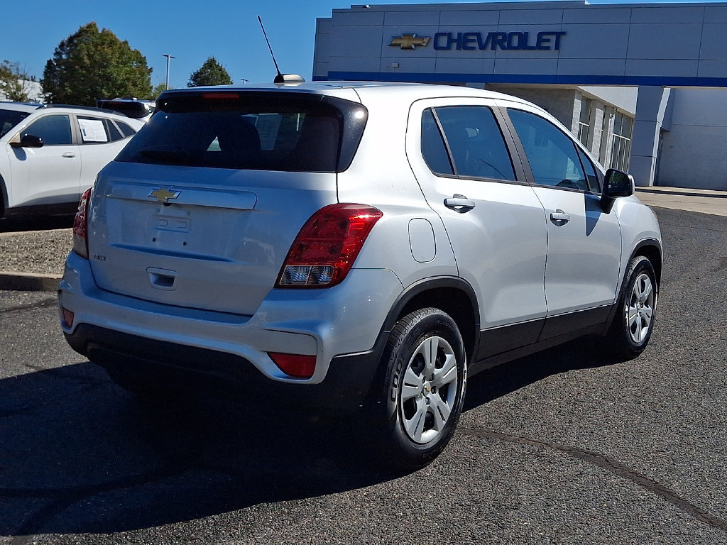 Used 2017 Chevrolet Trax LS FWD image 9