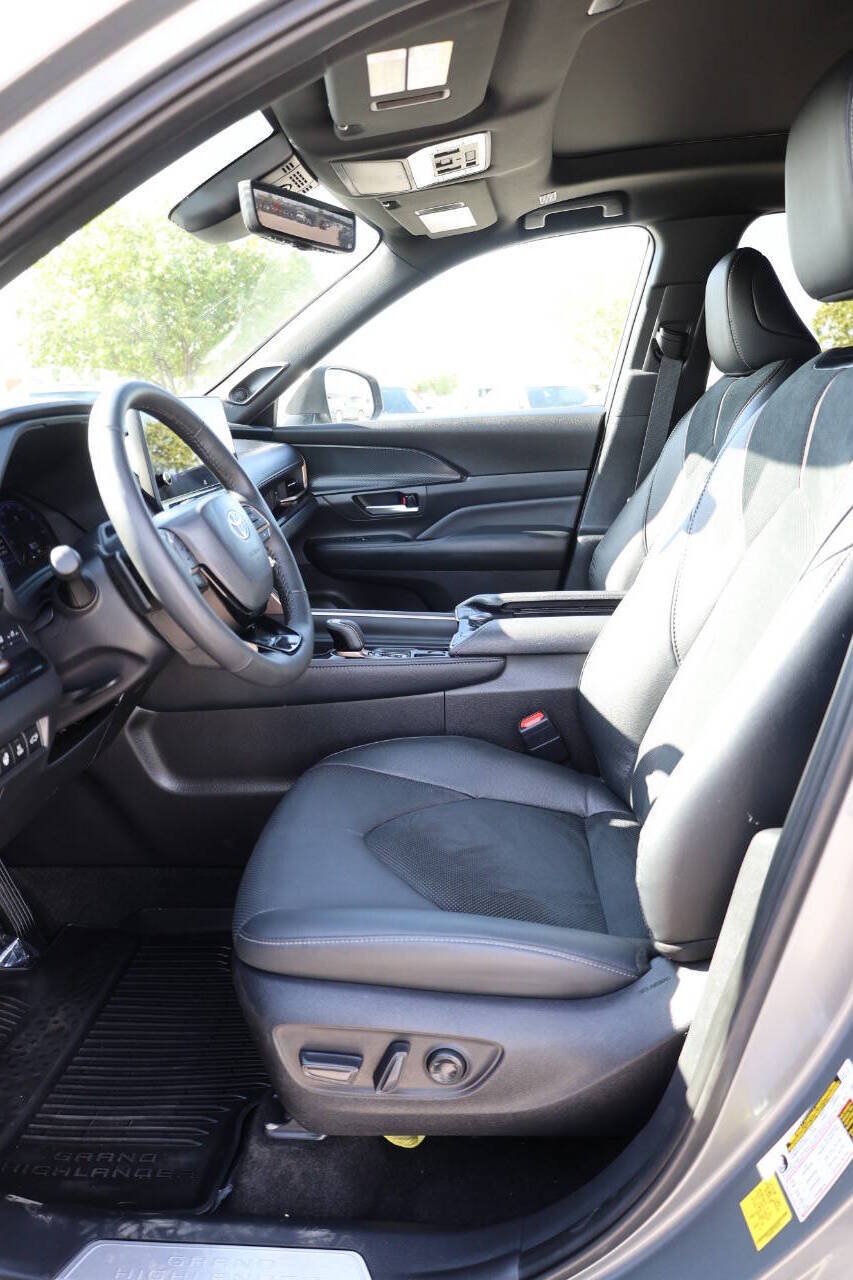 Used 2026 Toyota Grand Highlander AWD Hybrid image 13