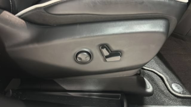 Used 2025 Chrysler Pacifica Limited FWD image 33