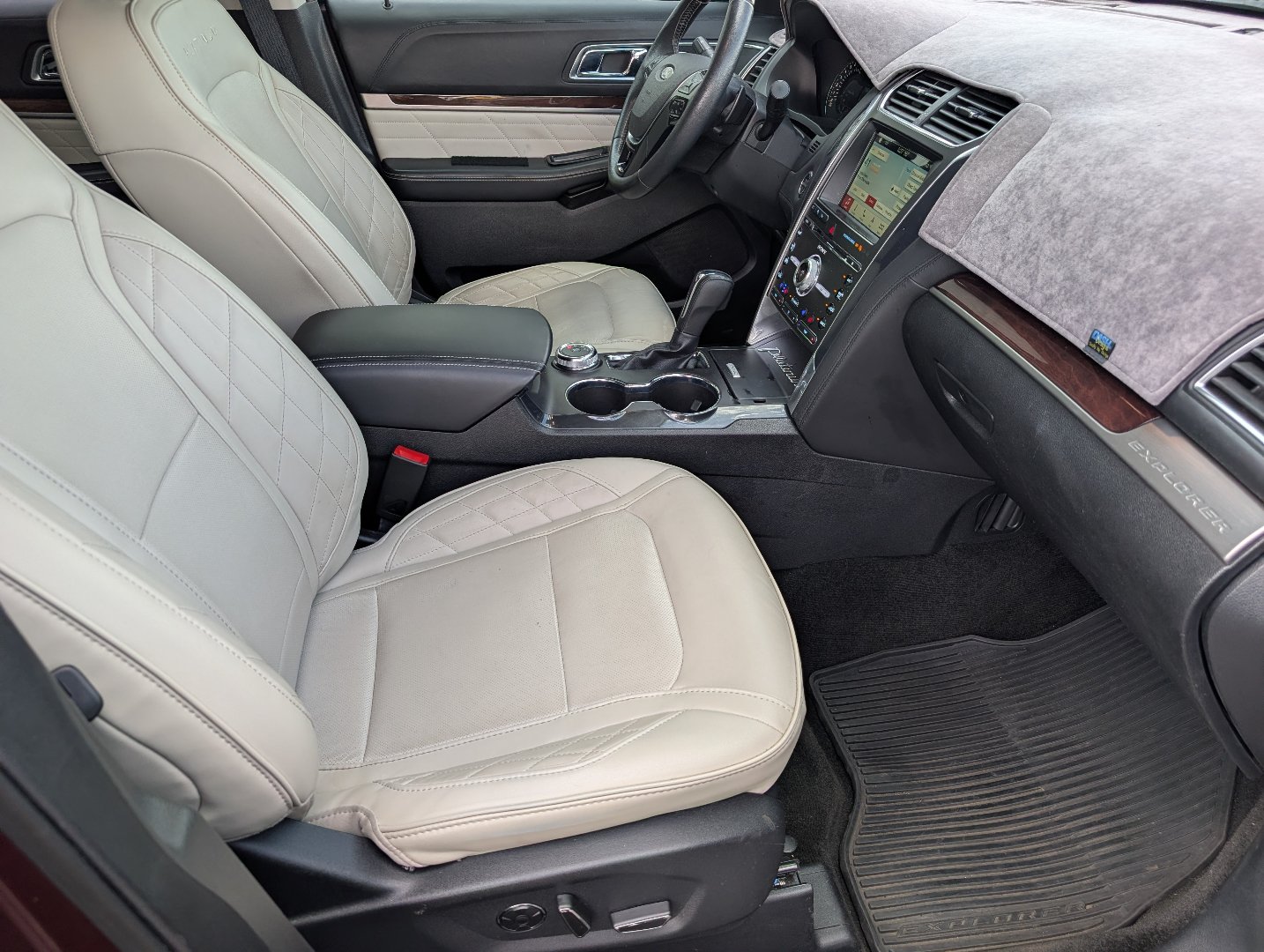Used 2018 Ford Explorer Platinum AWD/4WD image 11