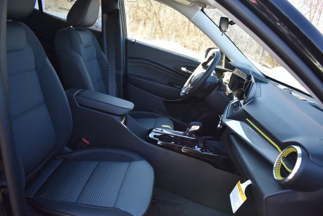 New 2026 Chevrolet Trax LT w/ Sunroof Package image 13
