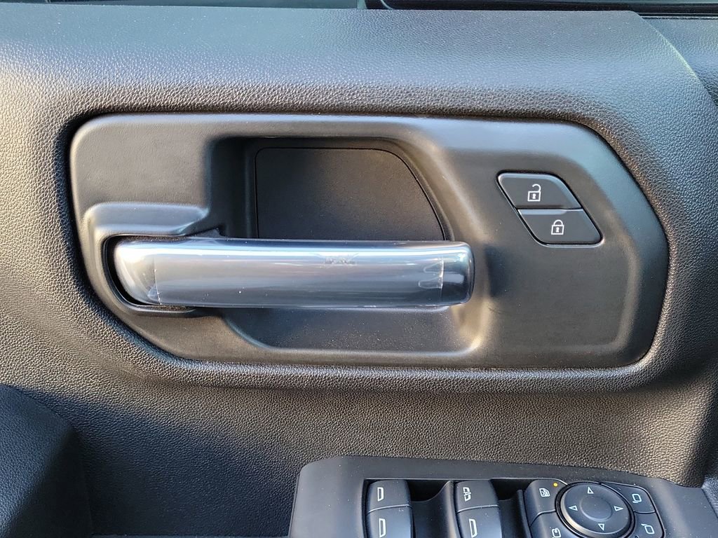 Used 2025 Chevrolet Silverado 2500 Custom w/ Custom Value Package image 25