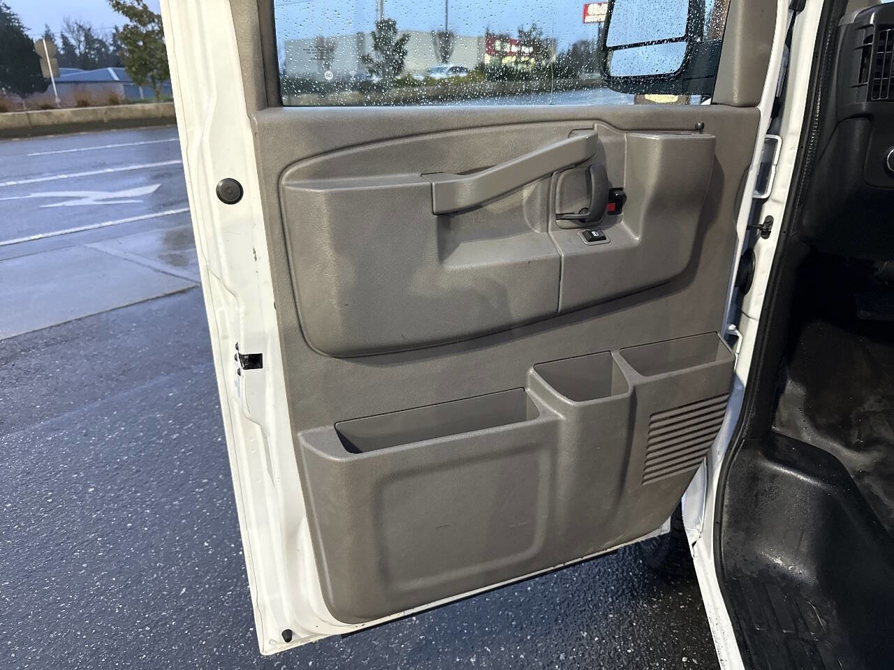 Used 2019 Chevrolet Express 3500 w/ Driver Convenience Package image 23
