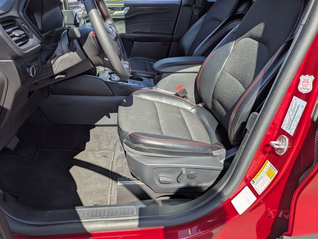 Used 2025 Ford Escape ST-Line image 14