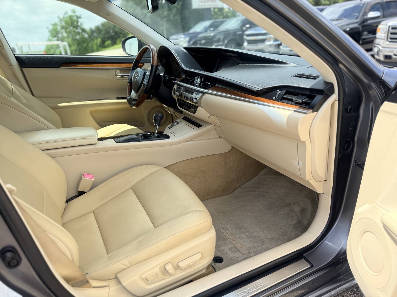 Used 2013 Lexus ES 300h w/ Premium Pkg FWD image 17
