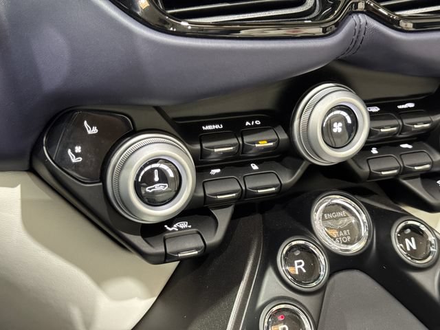 Used 2023 Aston Martin V8 Vantage Roadster RWD image 22