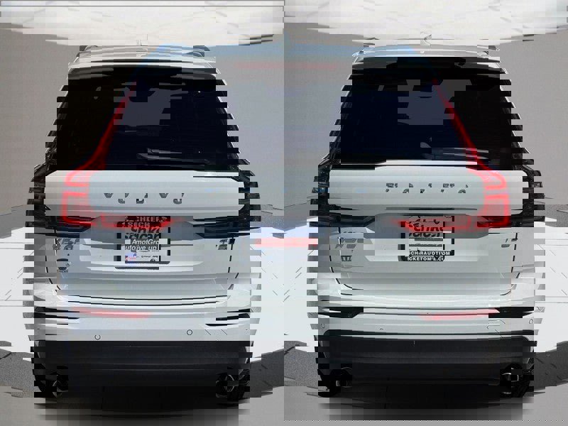 Used 2020 Volvo XC60 T5 Momentum image 4