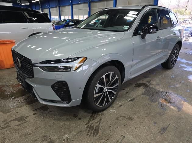 Used 2025 Volvo XC60 B5 Plus AWD/4WD image 2