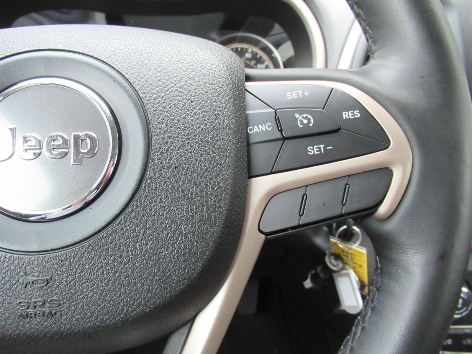 Used 2015 Jeep Cherokee Latitude w/ Cold Weather Group AWD/4WD image 26