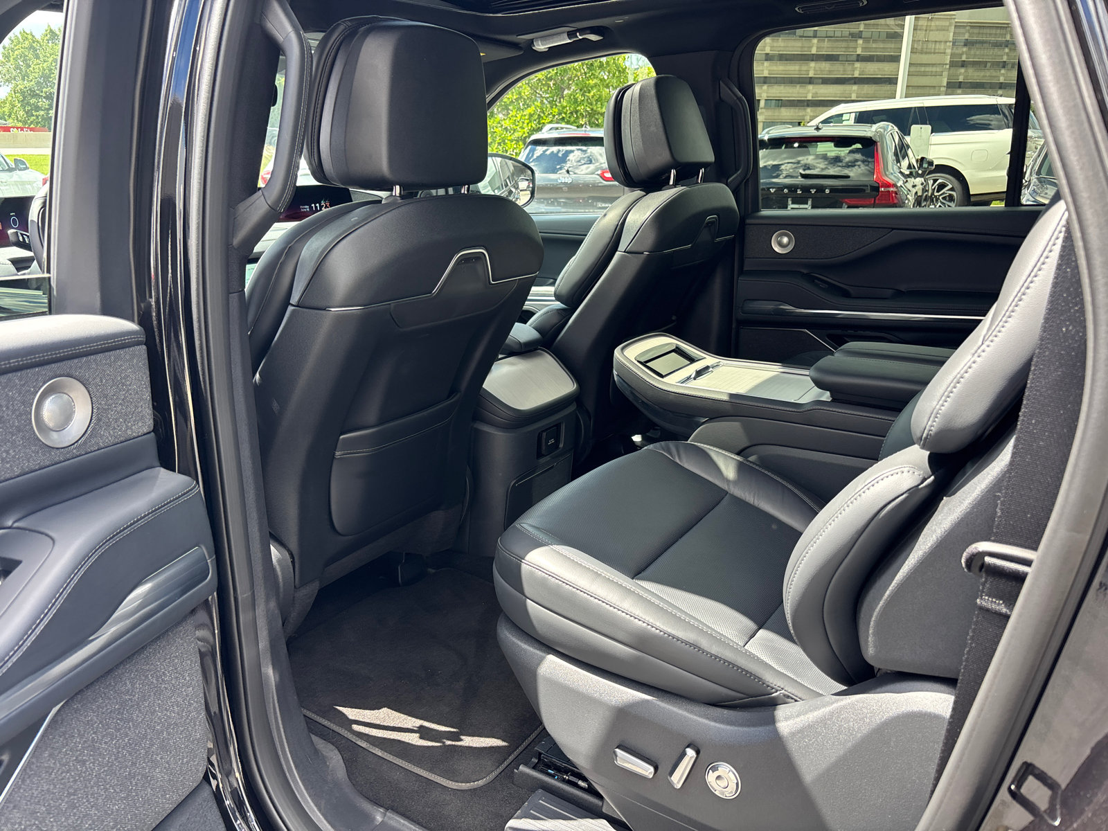 New 2026 Lincoln Navigator L Reserve w/ Jet Appearance Package AWD/4WD image 27