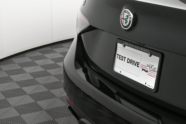 New 2025 Alfa Romeo Giulia w/ Driving Assist Package image 37