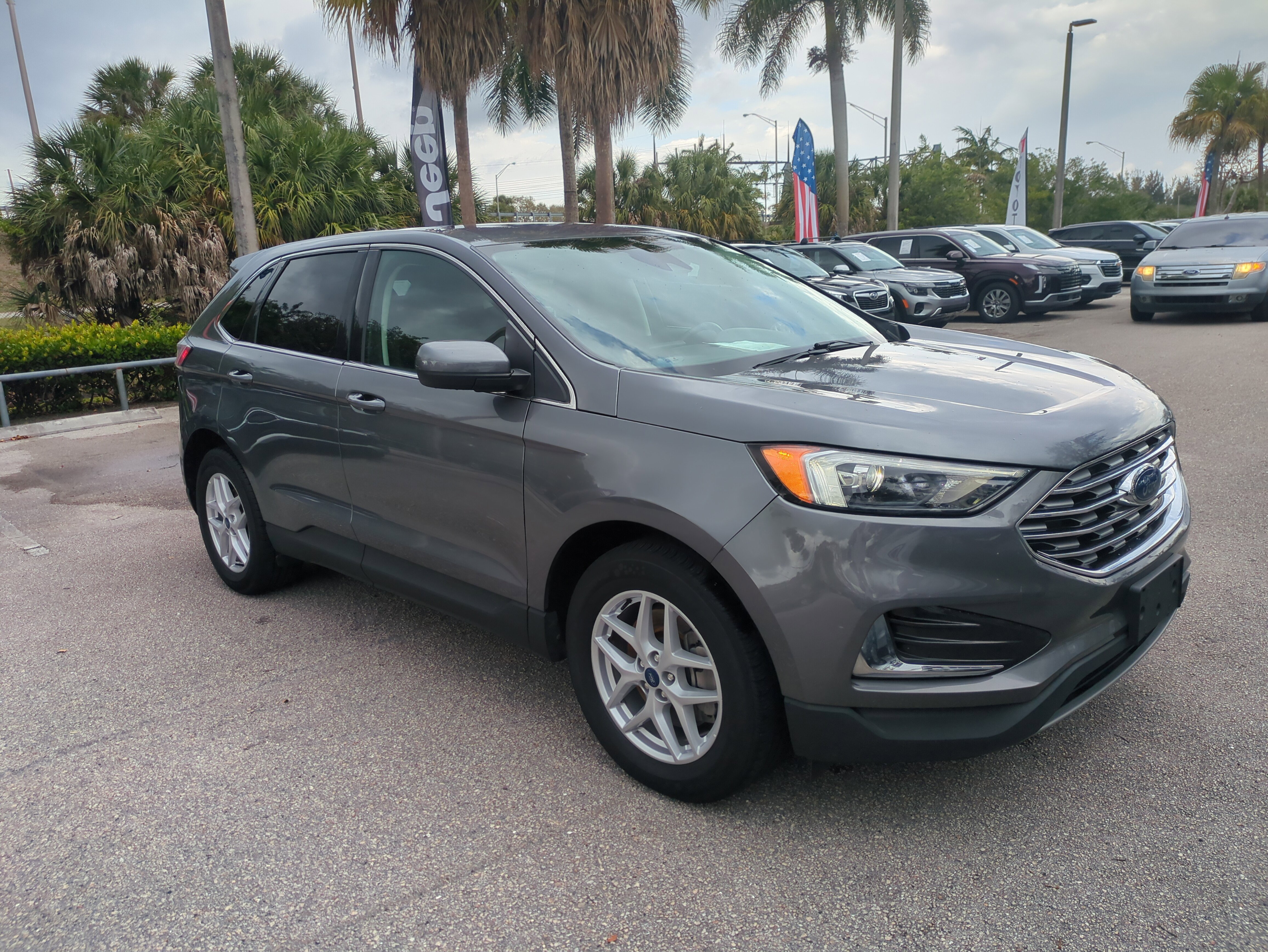 Used 2022 Ford Edge SEL image 2