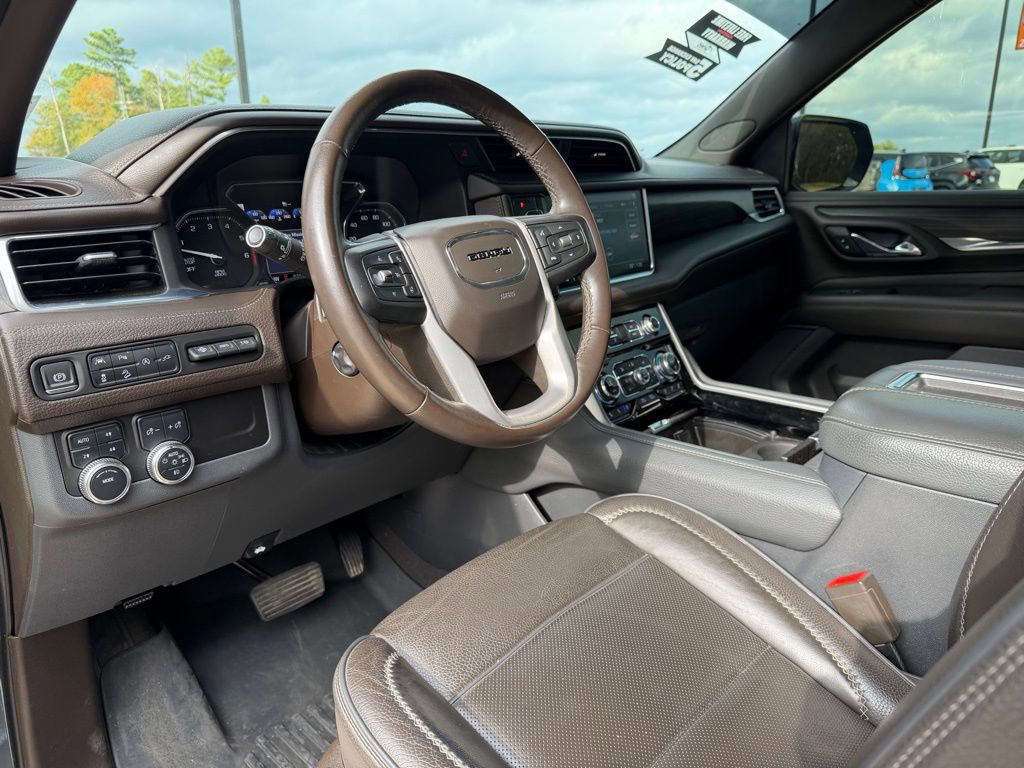 Used 2021 GMC Yukon Denali w/ Denali Premium Package image 14