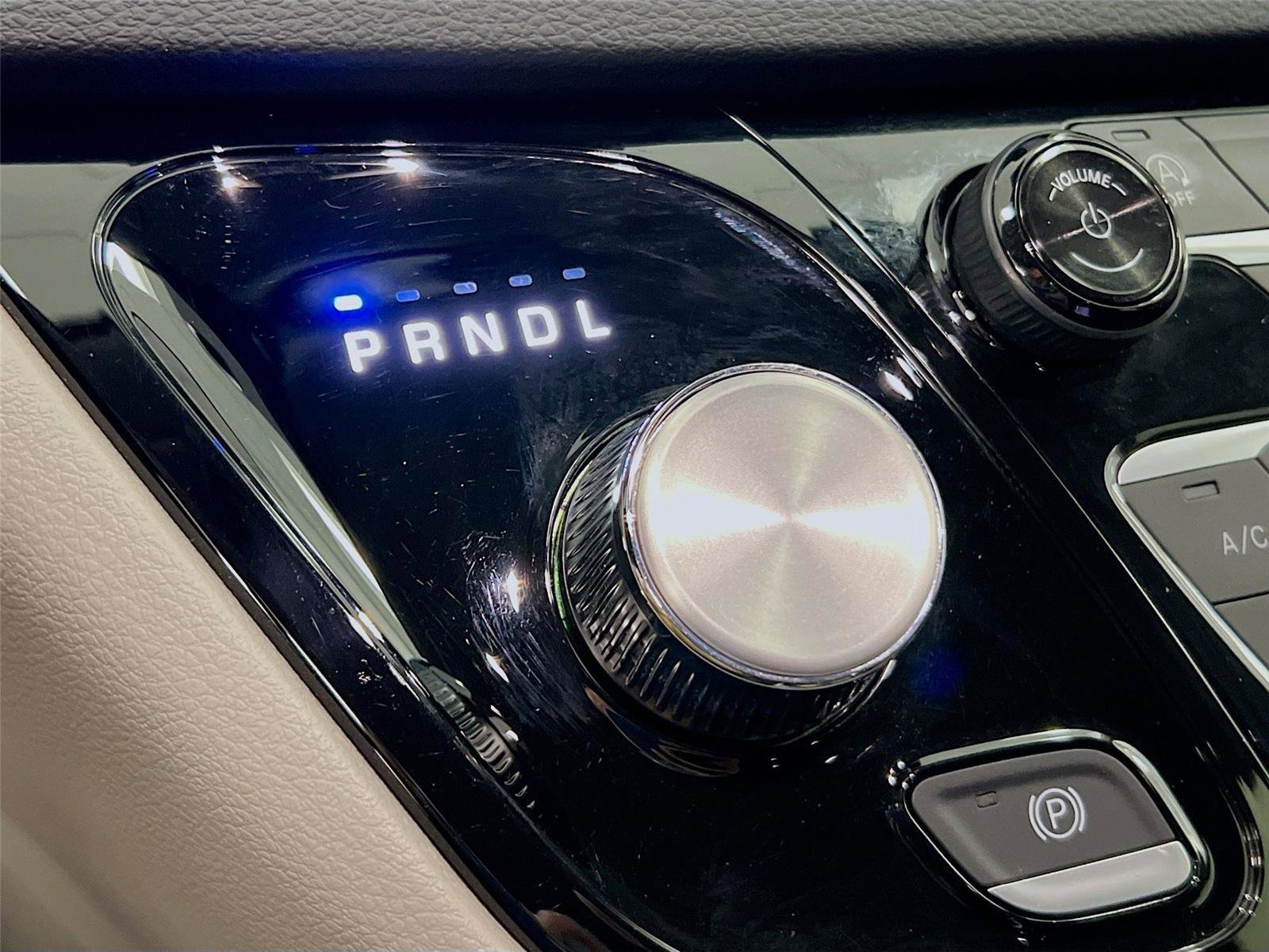 Used 2024 Chrysler Pacifica Touring-L FWD image 18