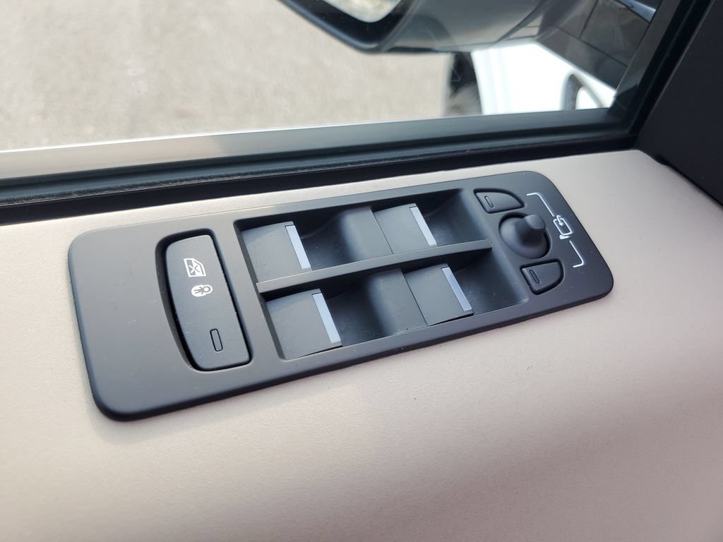 Used 2025 Land Rover Discovery Sport S AWD/4WD image 8