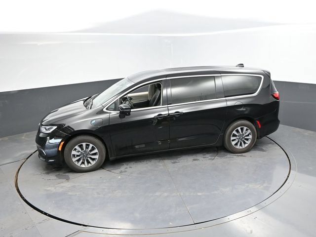 Used 2024 Chrysler Pacifica Limited FWD image 46