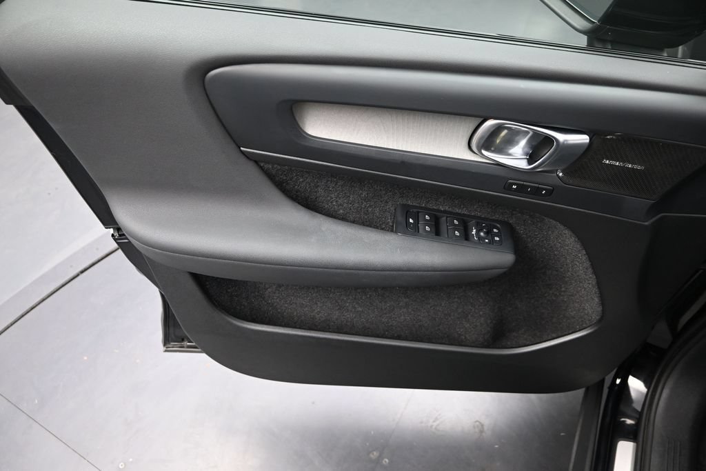 Used 2024 Volvo XC40 B5 Plus w/ Protection Package Premier AWD/4WD image 14