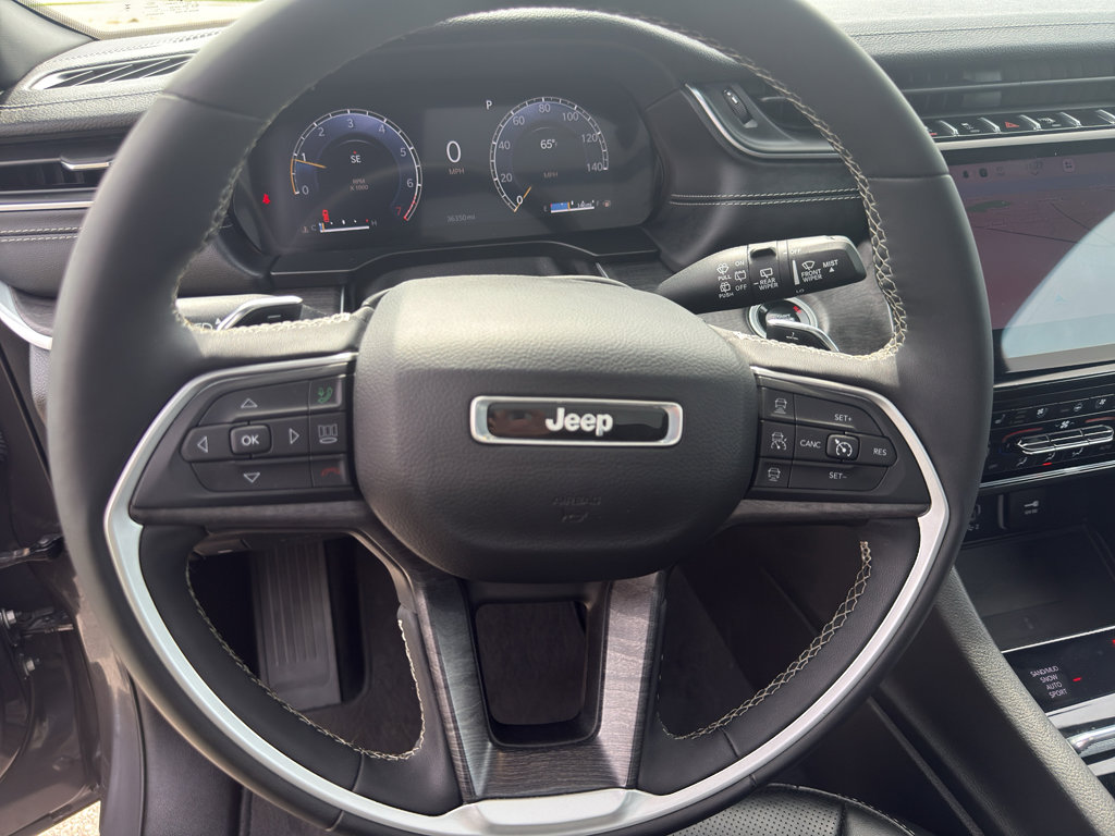 Used 2025 Jeep Grand Cherokee L Limited w/ Luxury Tech Group II AWD/4WD image 16