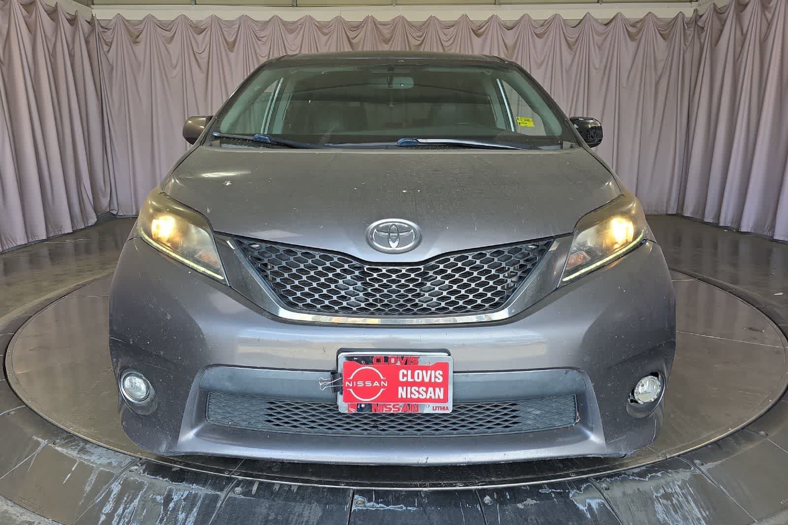 Used 2015 Toyota Sienna SE w/ SE Preferred Package FWD image 11