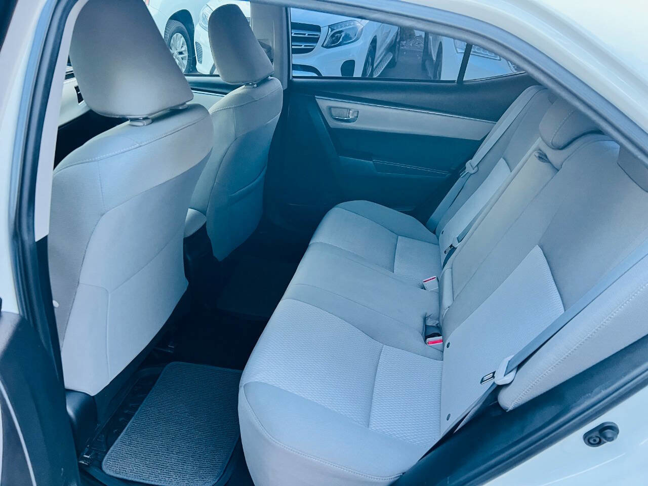 Used 2015 Toyota Corolla LE FWD image 17