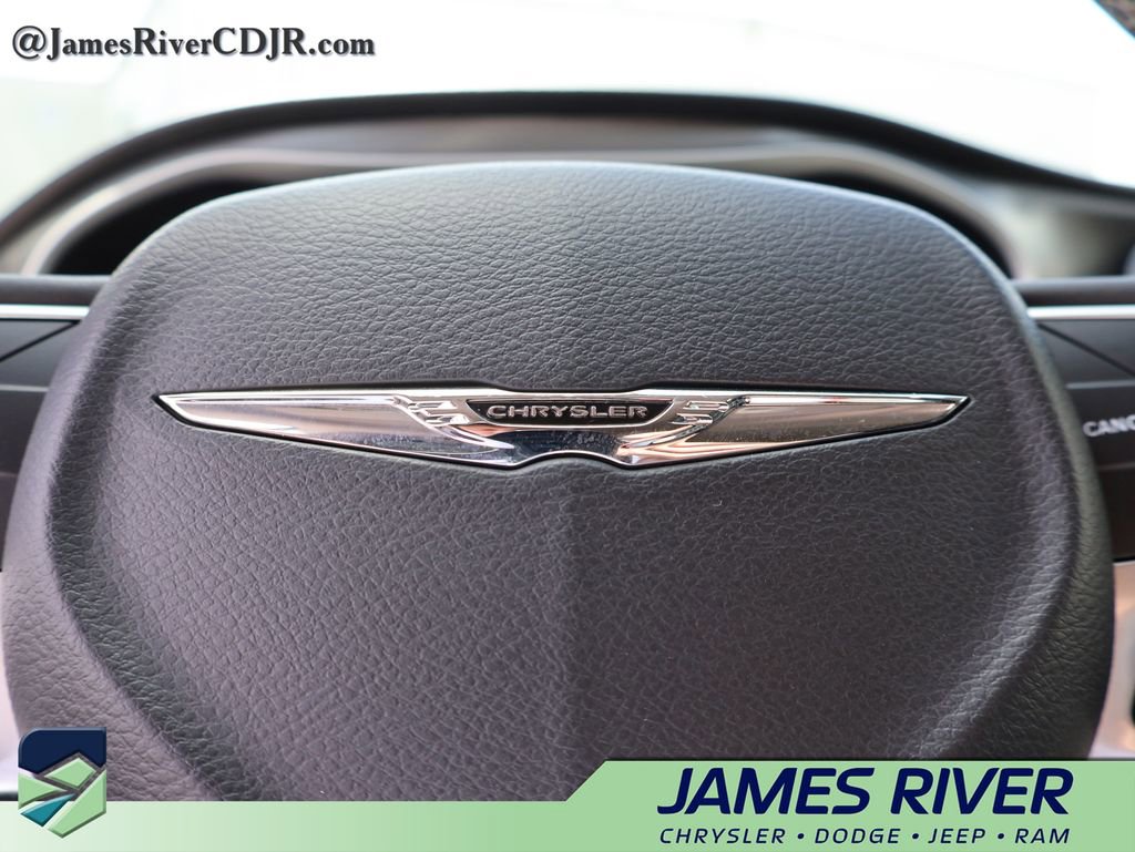 Used 2024 Chrysler Pacifica Touring-L image 26