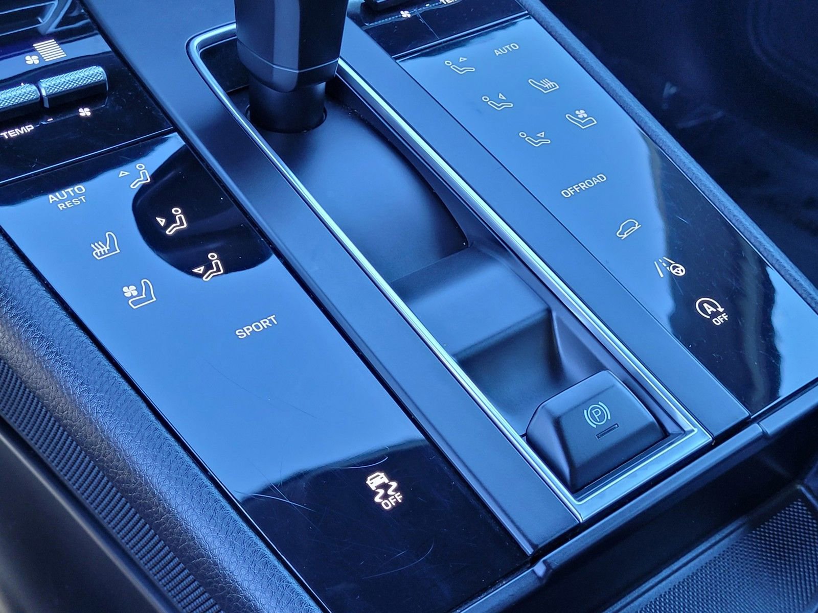 Used 2024 Porsche Macan image 25