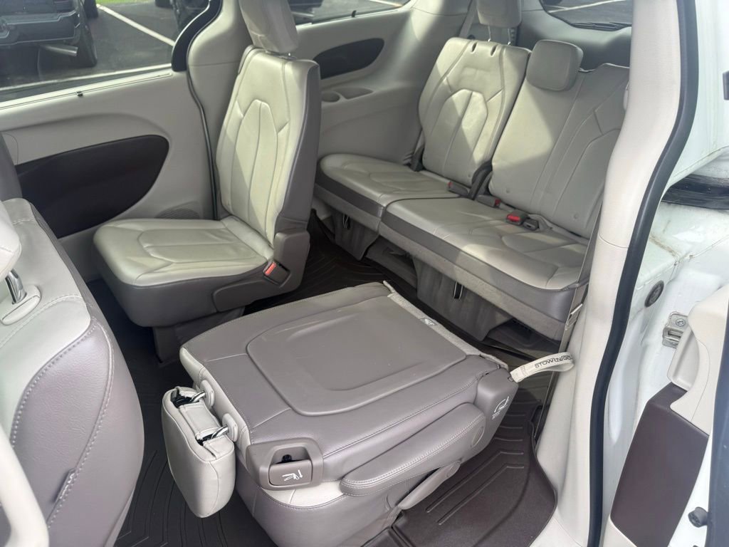 Used 2018 Chrysler Pacifica Touring-L image 51