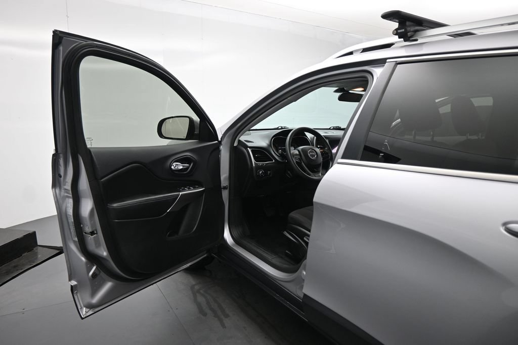 Used 2019 Jeep Cherokee Latitude AWD/4WD image 9