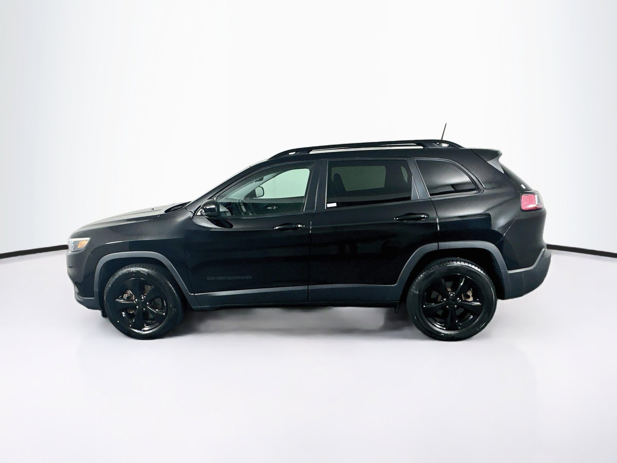 Used 2021 Jeep Cherokee Latitude Plus AWD/4WD image 4