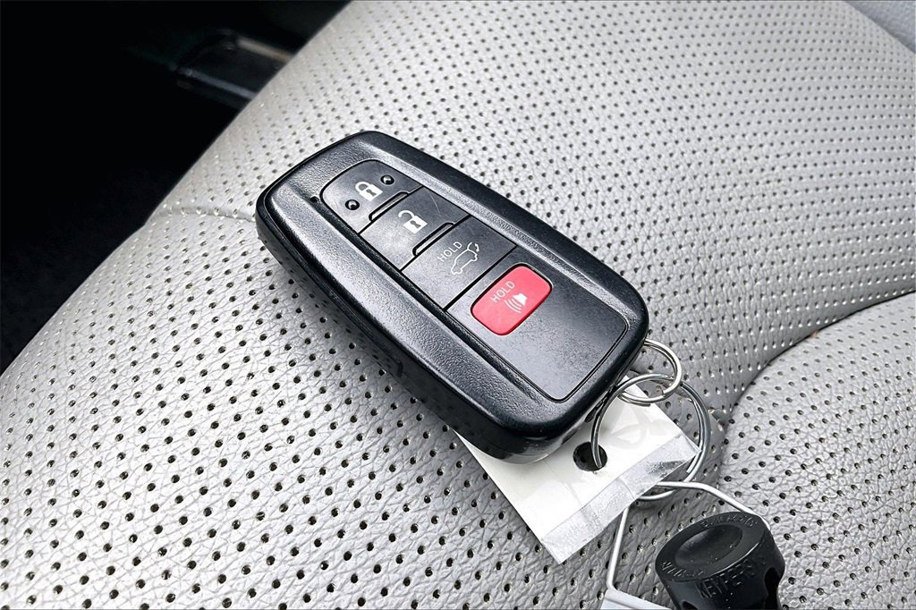 Used 2021 Toyota Highlander Platinum image 11