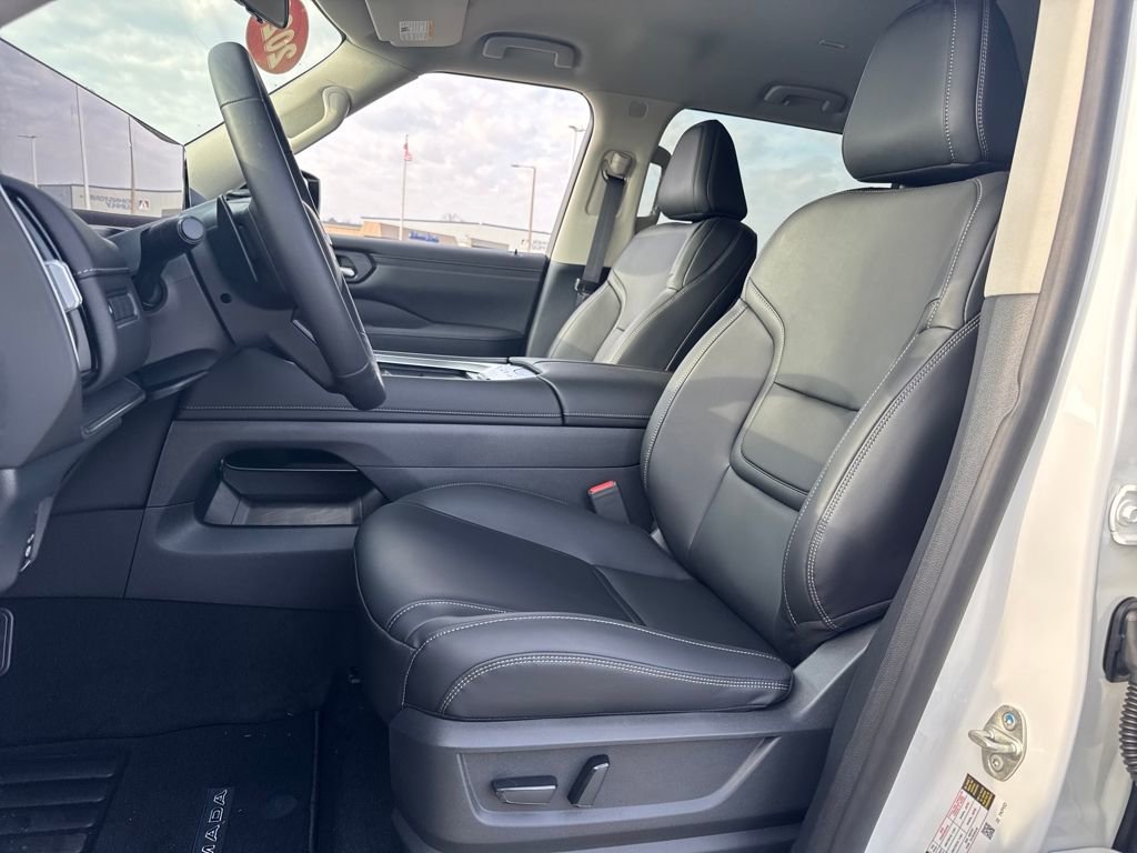 New 2026 Nissan Armada SV image 16