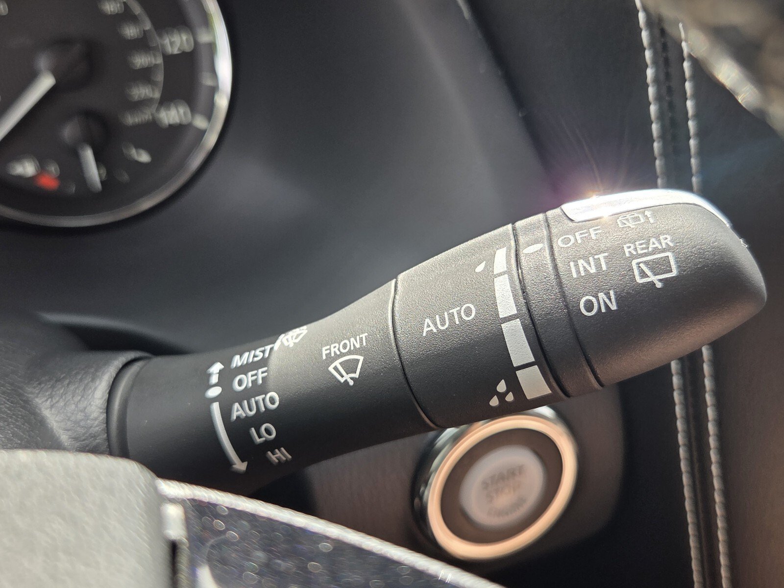 Used 2023 INFINITI QX80 Premium Select w/ All-Season Package AWD/4WD image 31
