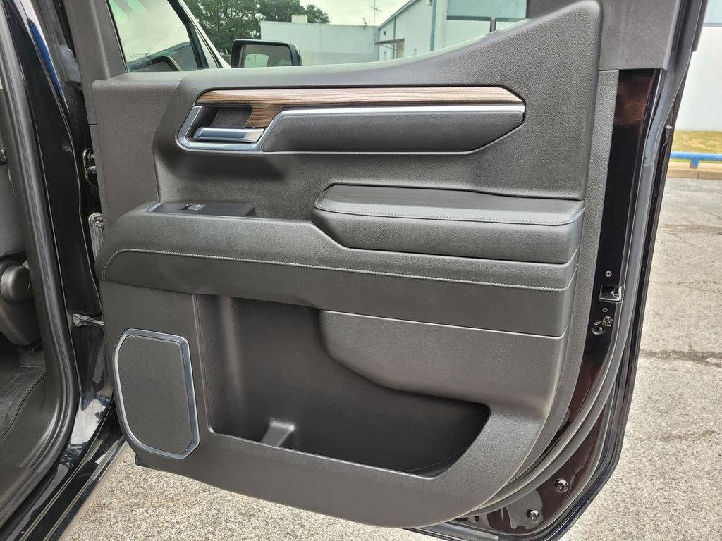 Used 2024 Chevrolet Silverado 1500 LT Trail Boss w/ Protection Package AWD/4WD image 10