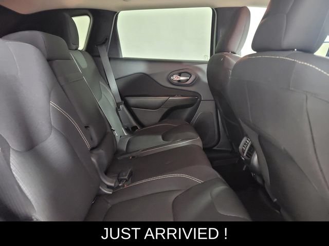 Used 2016 Jeep Cherokee Latitude AWD/4WD image 17