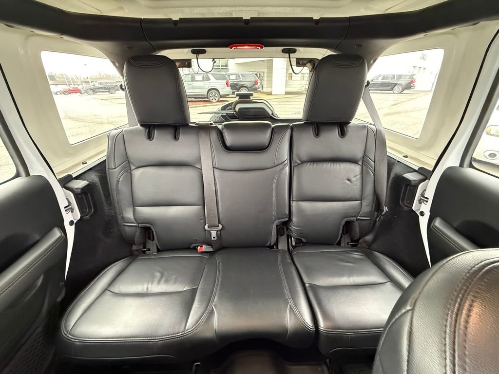 Used 2019 Jeep Wrangler Unlimited Sahara w/ Cold Weather Group image 20