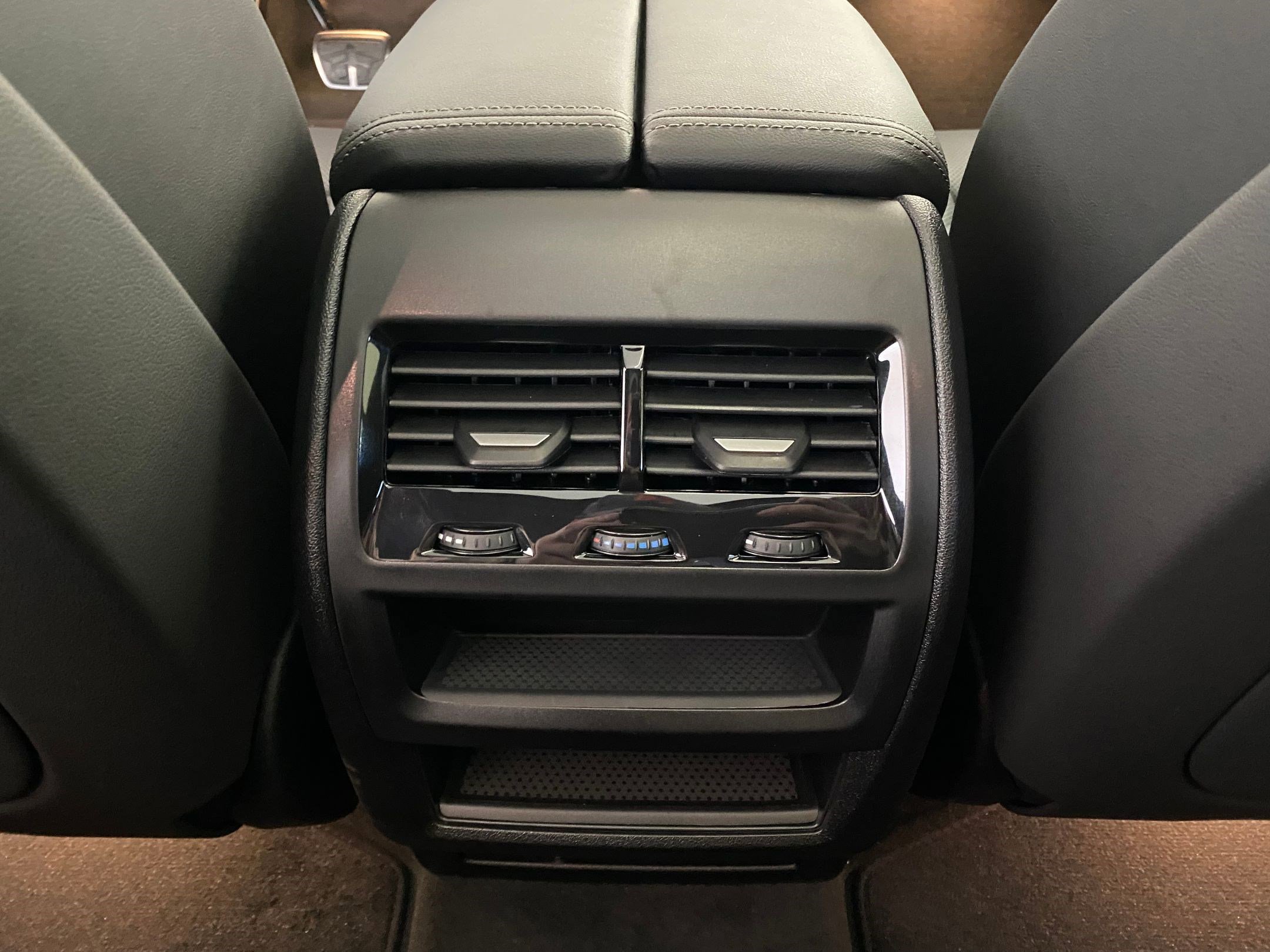 New 2026 BMW X5 xDrive50e w/ M Sport Package image 30