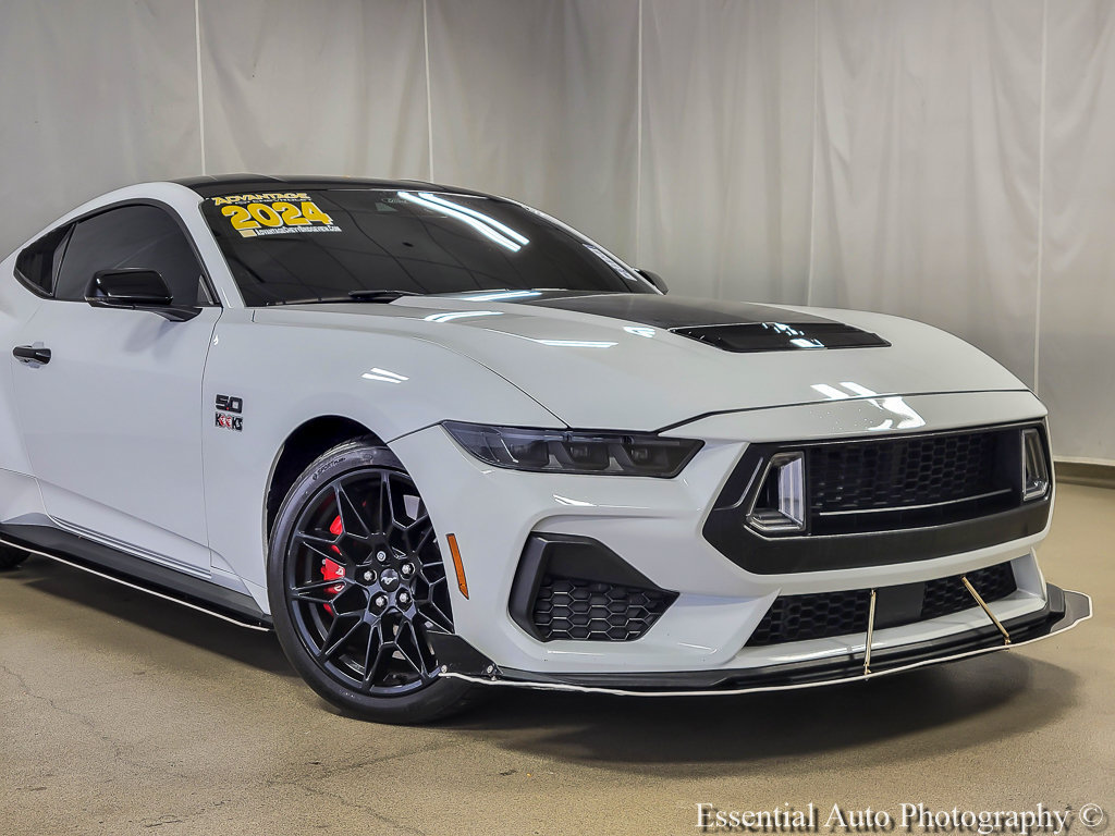 Used 2024 Ford Mustang GT Premium w/ GT Performance Package RWD image 3
