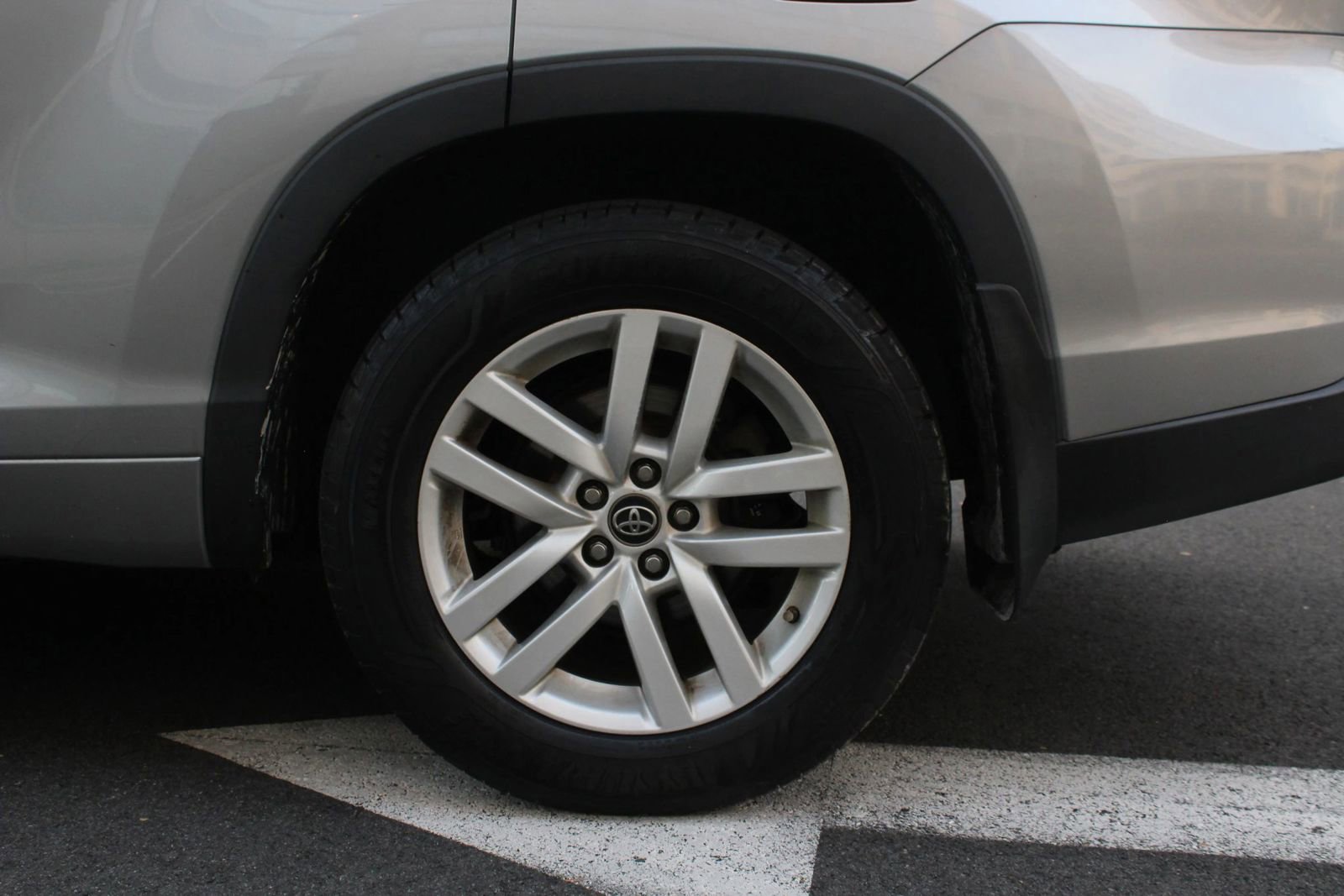 Used 2016 Toyota Highlander LE AWD/4WD image 10