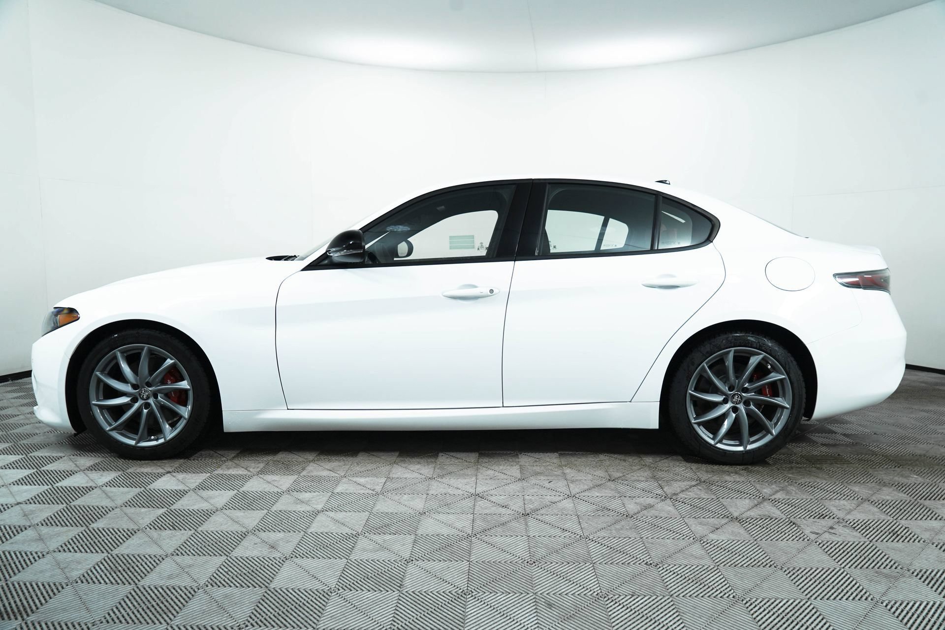 New 2024 Alfa Romeo Giulia Sprint RWD image 4
