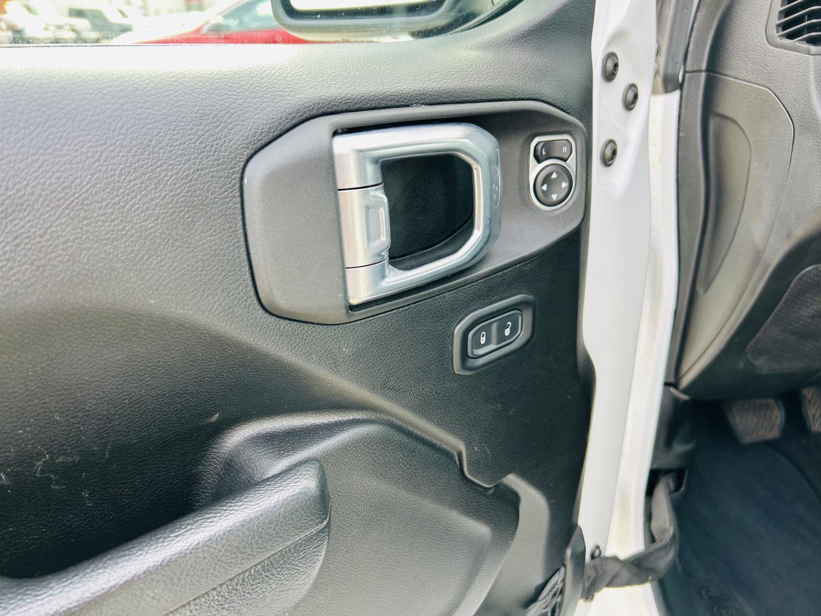 Used 2022 Jeep Gladiator Sport image 7