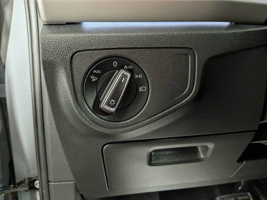 Used 2022 Volkswagen Atlas Cross Sport SEL R-Line image 20