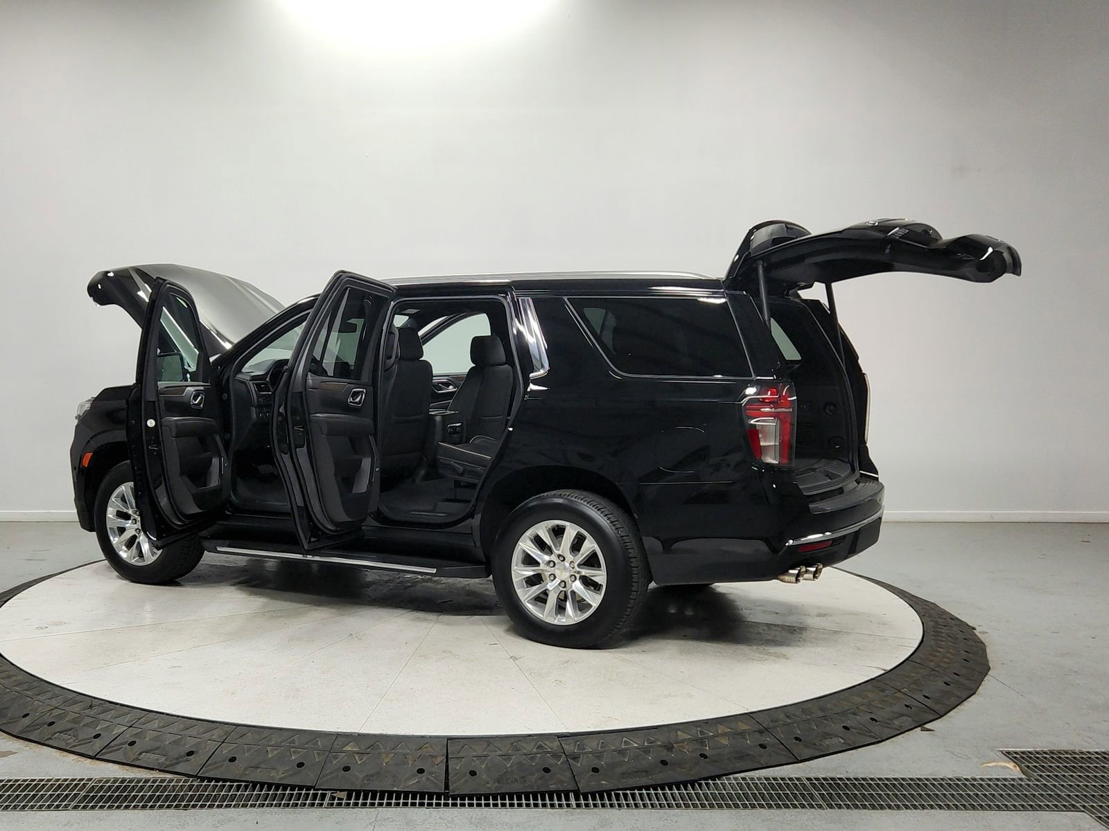 Used 2024 Chevrolet Tahoe Premier image 13