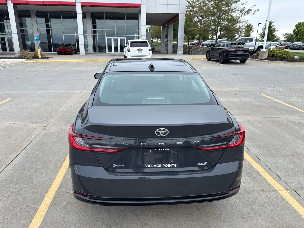Used 2025 Toyota Camry XLE w/ Premium Plus Package FWD image 5