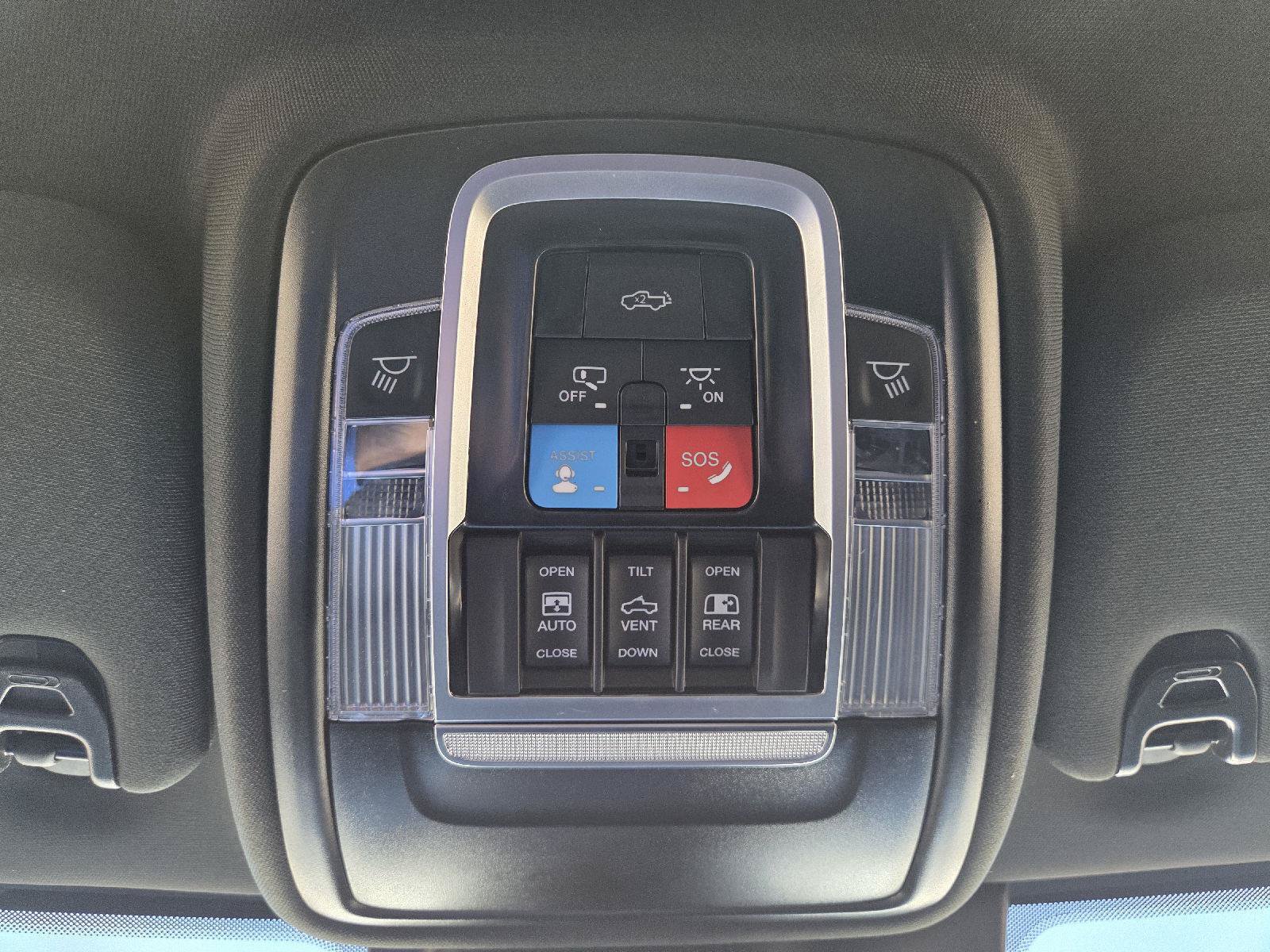 Used 2025 RAM 2500 Limited AWD/4WD image 17