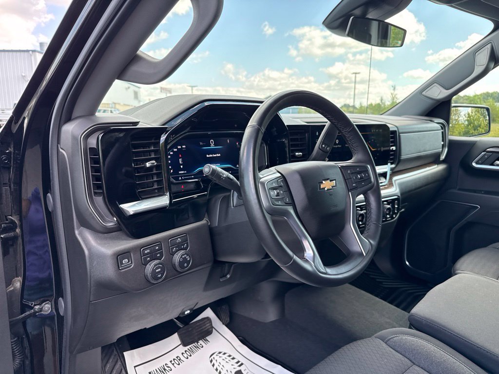 Used 2025 Chevrolet Silverado 1500 LT AWD/4WD image 25
