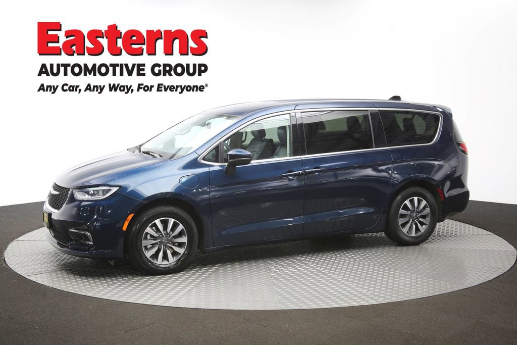 Used 2023 Chrysler Pacifica Touring-L FWD image 60