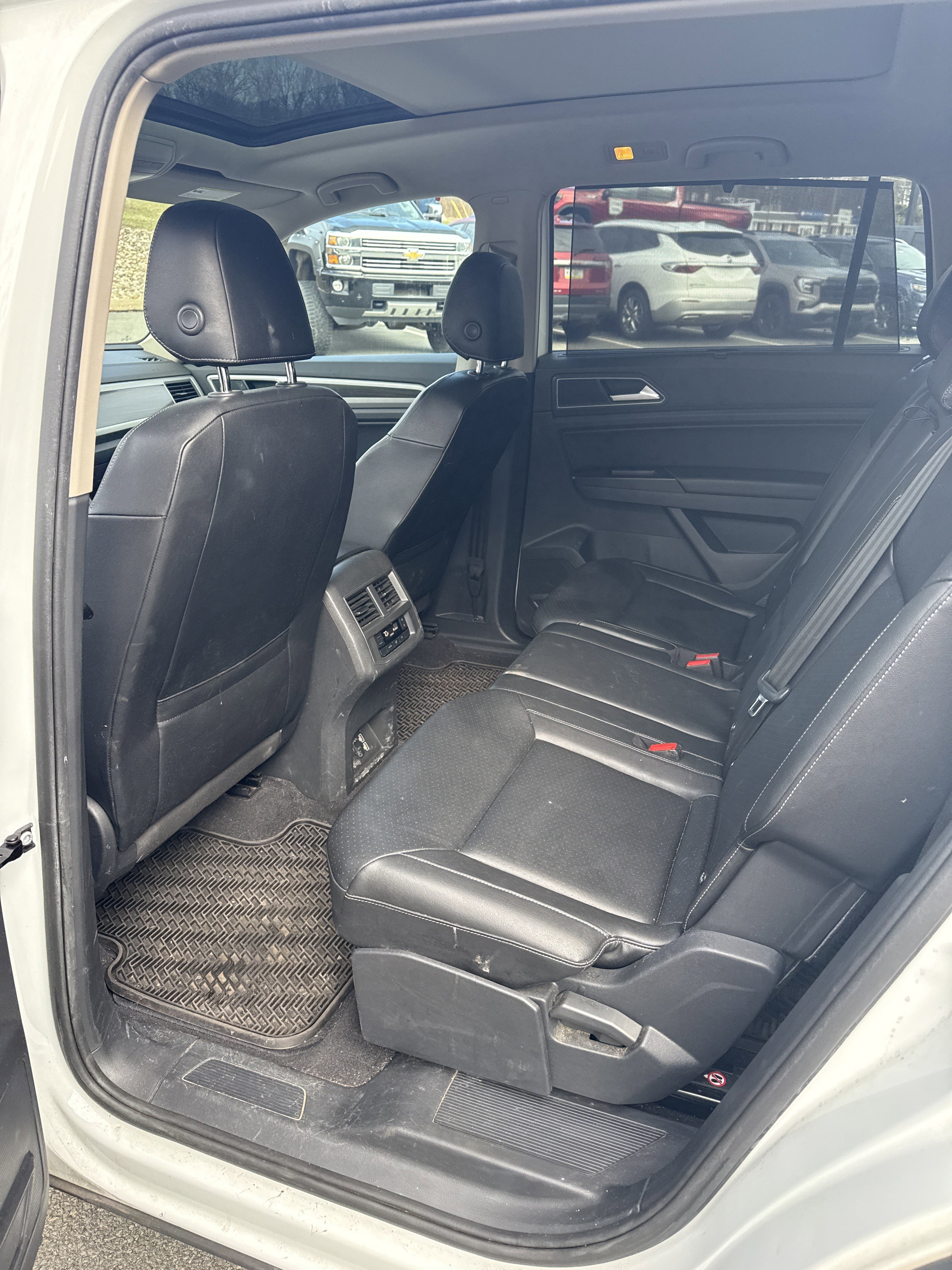 Used 2019 Volkswagen Atlas SE w/ Panoramic Sunroof Package image 14